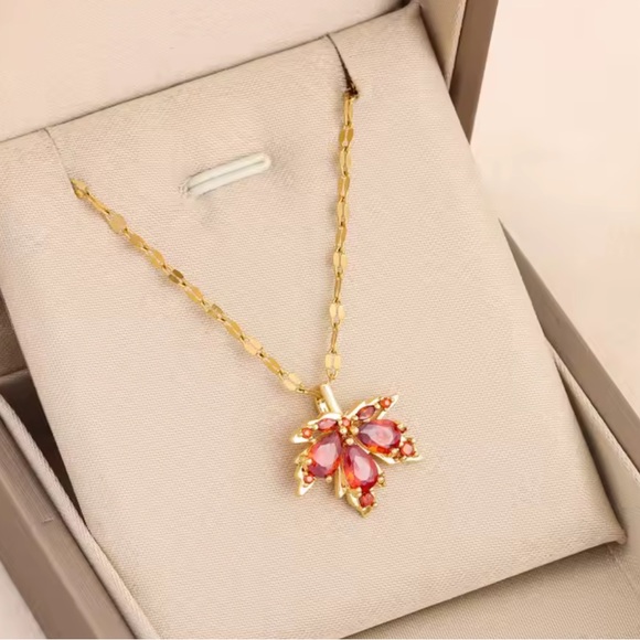 Stainless steel leaf Pendant Necklace - Picture 4 of 4